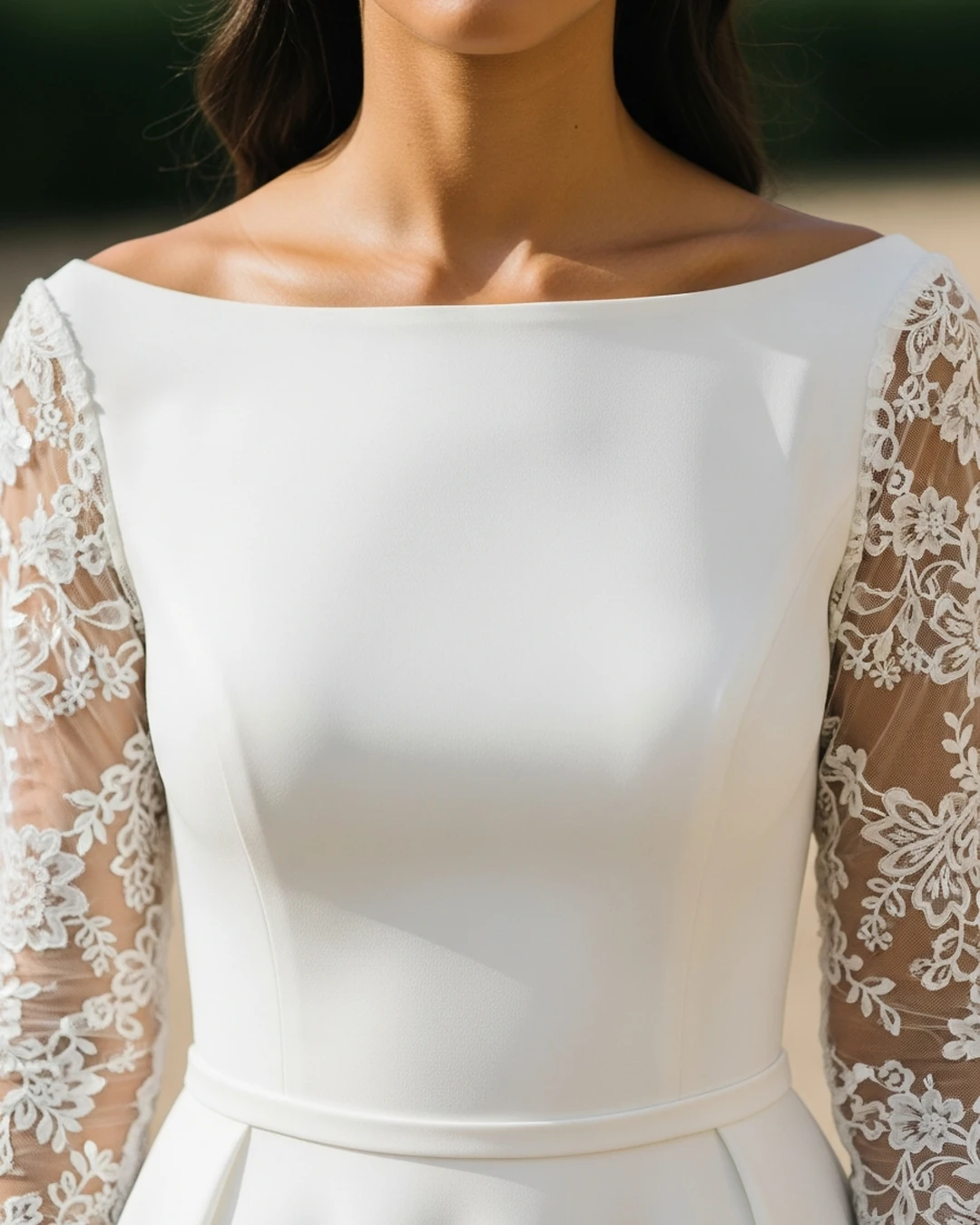 Novia con un vestido de escote barco y la línea recta sobre las clavículas