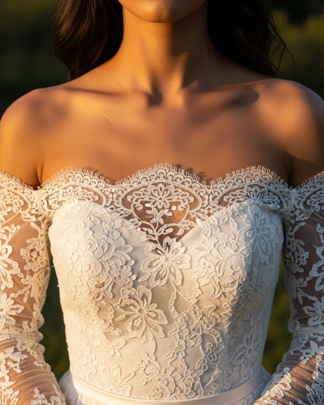 Escote bardot con manga larga de encaje transparente en un vestido de novia